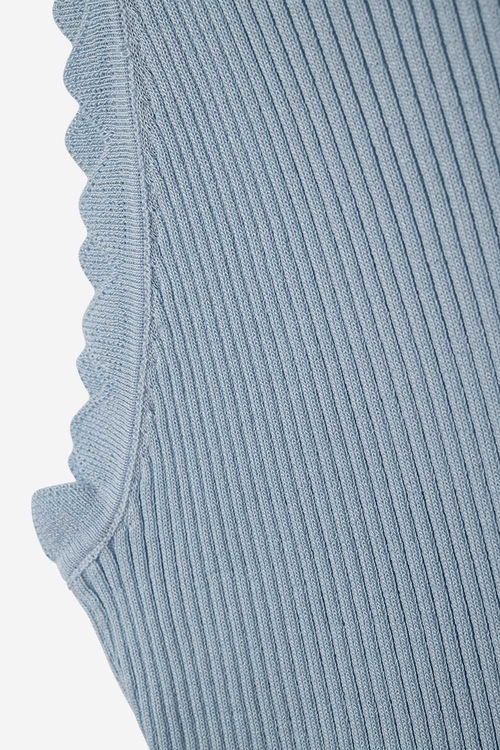 Tank Top azul bebé com pormenor nas axilas com nervuras