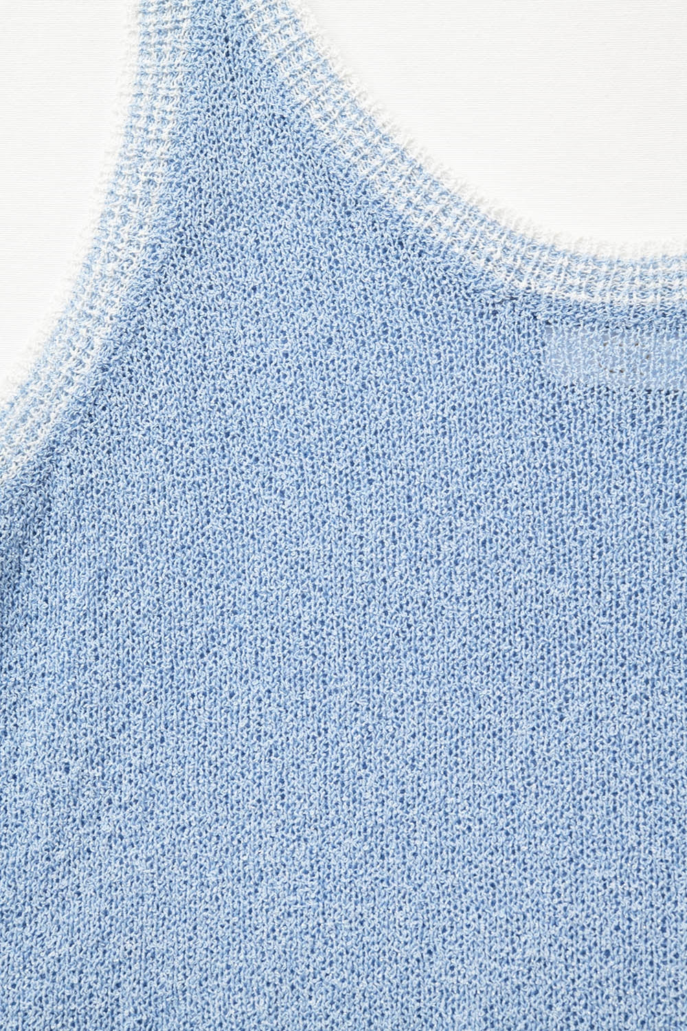 Tank Top de malha azul claro com rebordo branco