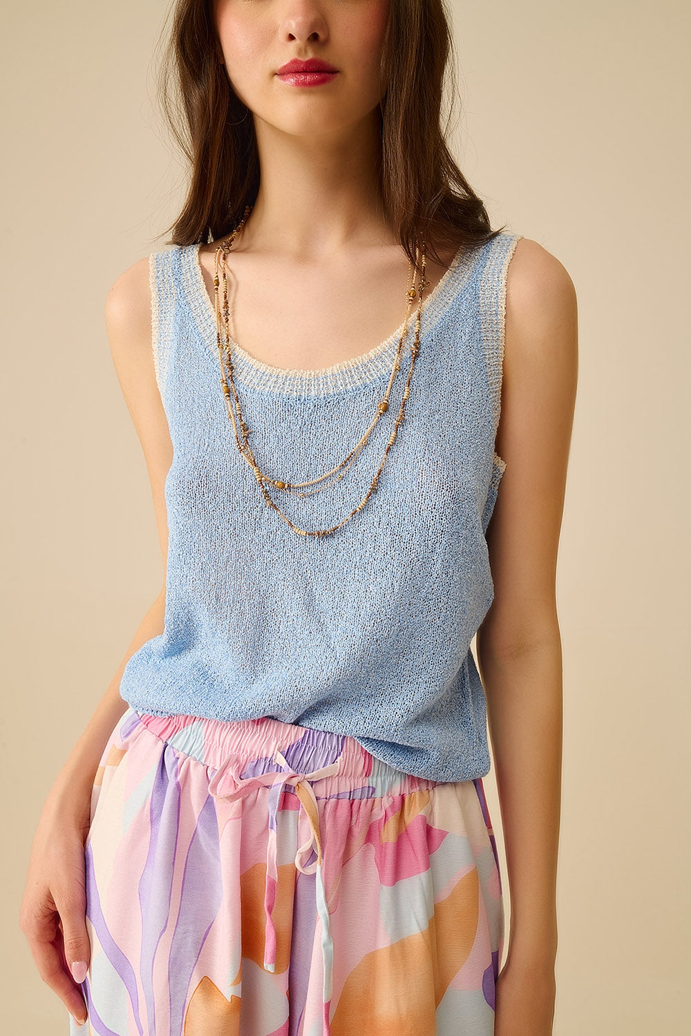 Tank Top de malha azul claro com rebordo branco