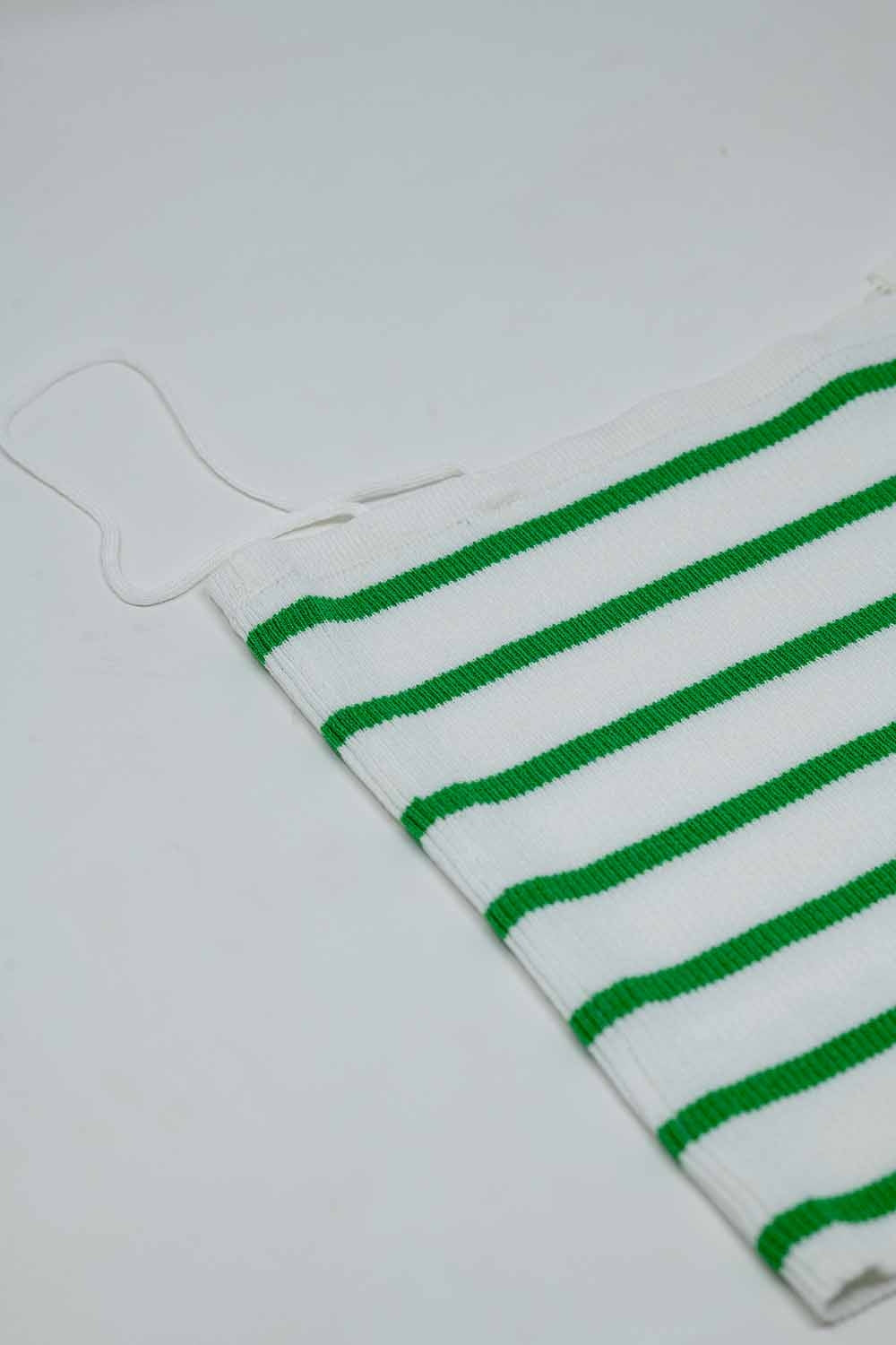 Top às riscas brancas e verdes com decote quadrado