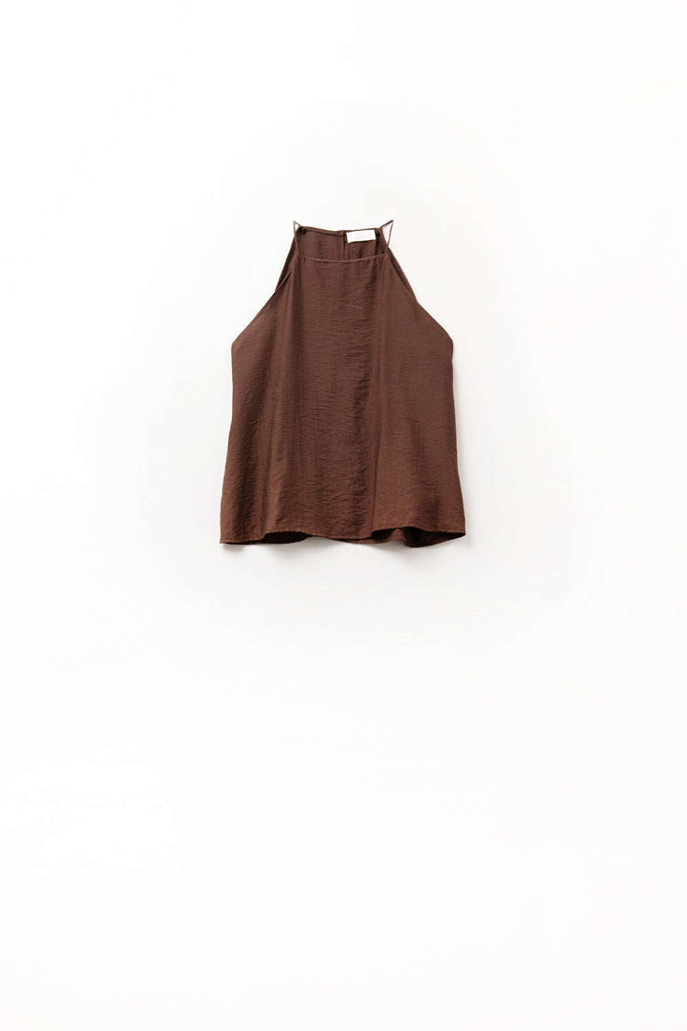 Top básico de verão com decote halter em marrom chocolate