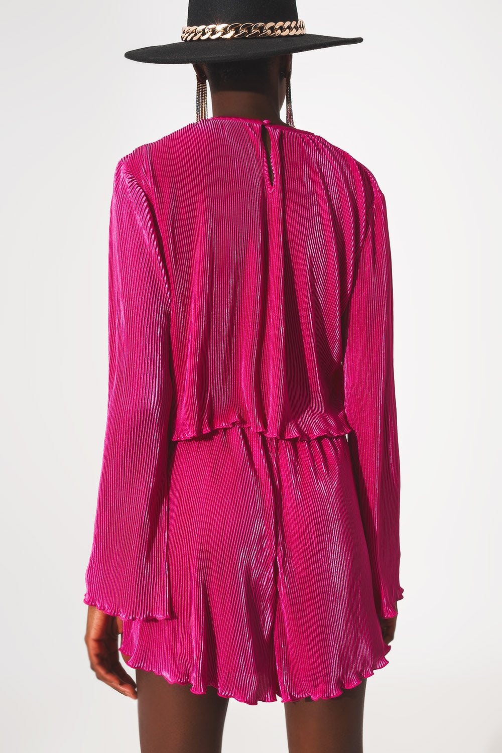 Top curto com decote redondo plissado em fuchsia