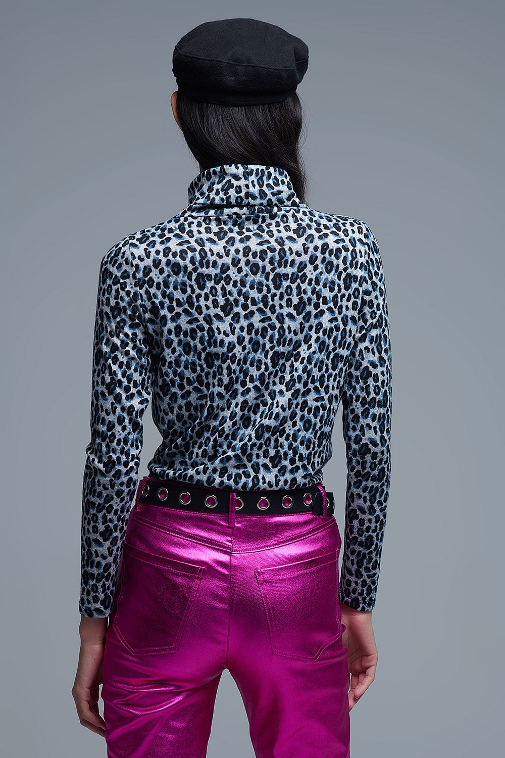 Top de gola alta de manga comprida com estampado de leopardo cinzento