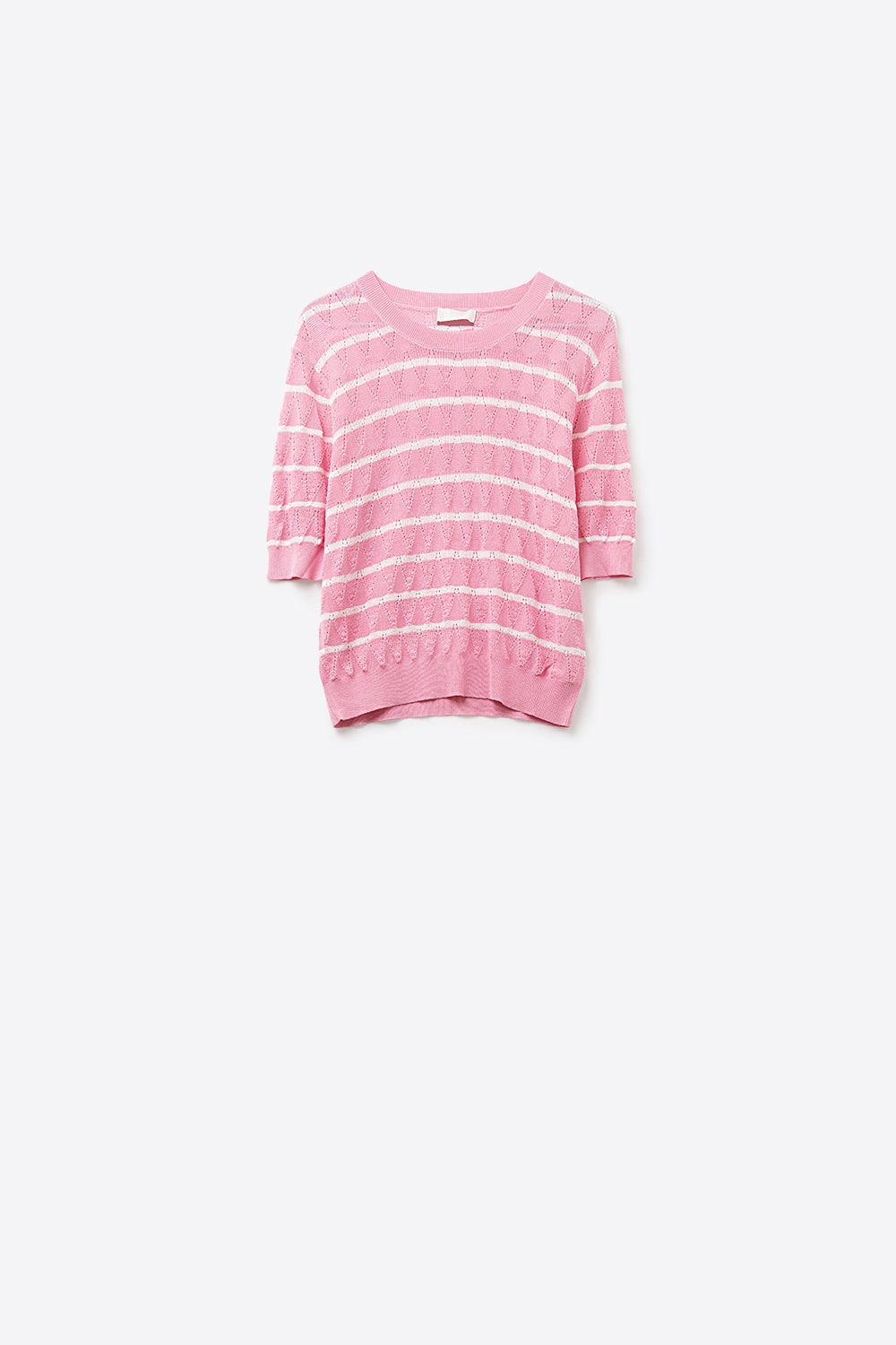 Top de malha rosa com mangas curtas e riscos brancos