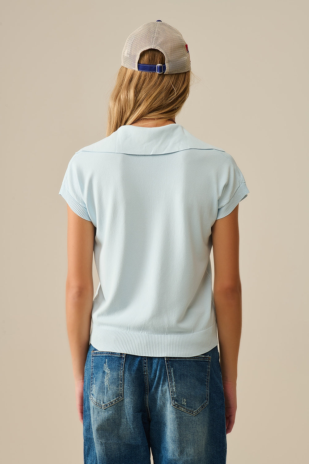 Top de manga curta estilo polo de malha fina em azul bebé