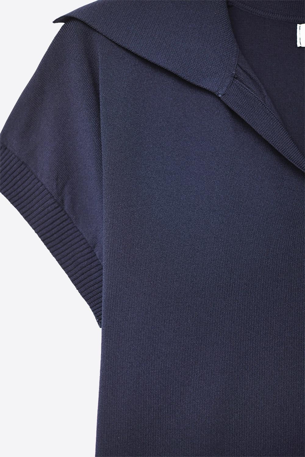 Top de manga curta estilo polo de malha fina em azul-marinho