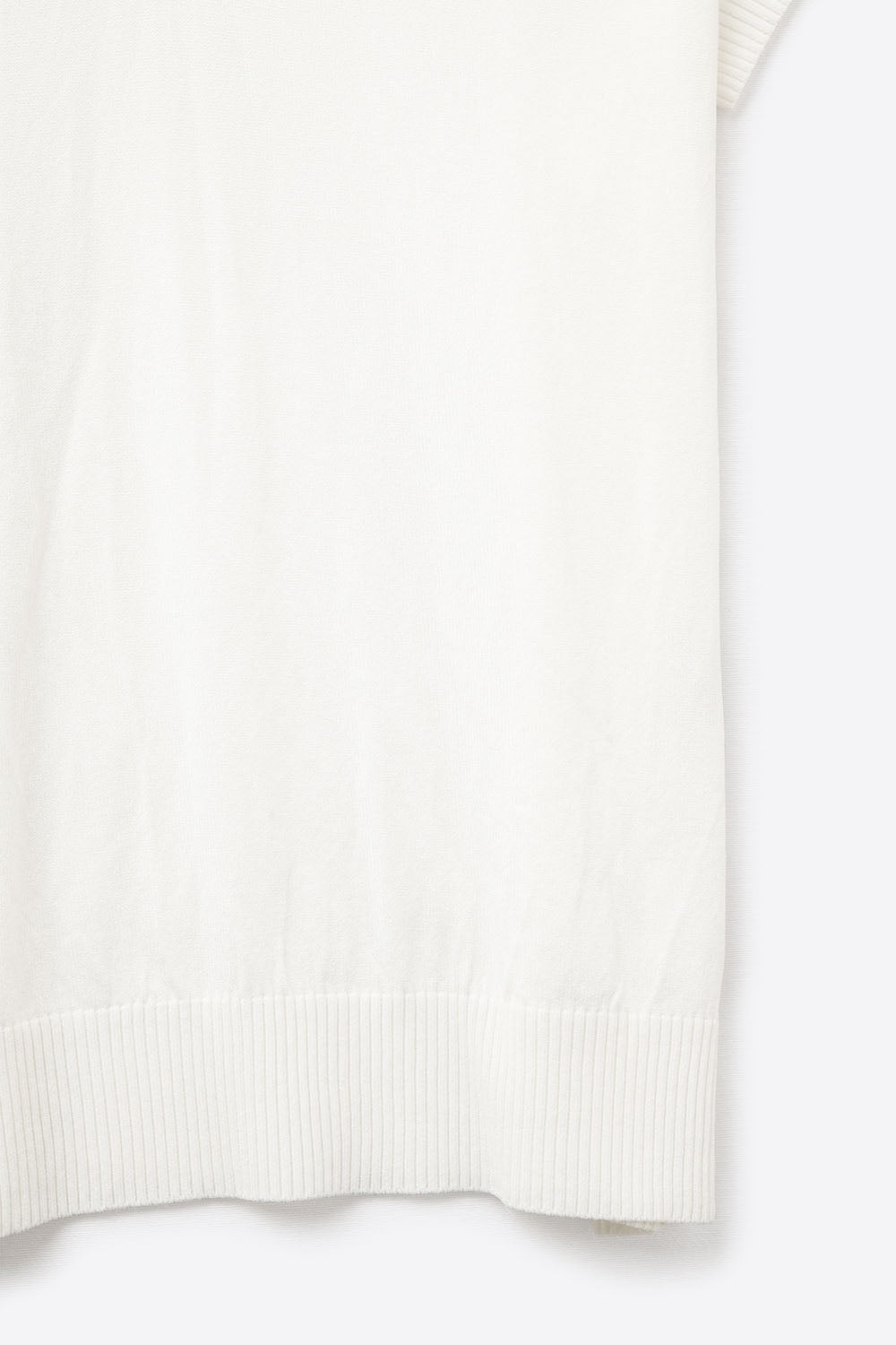 Top de manga curta estilo polo de malha fina em branco