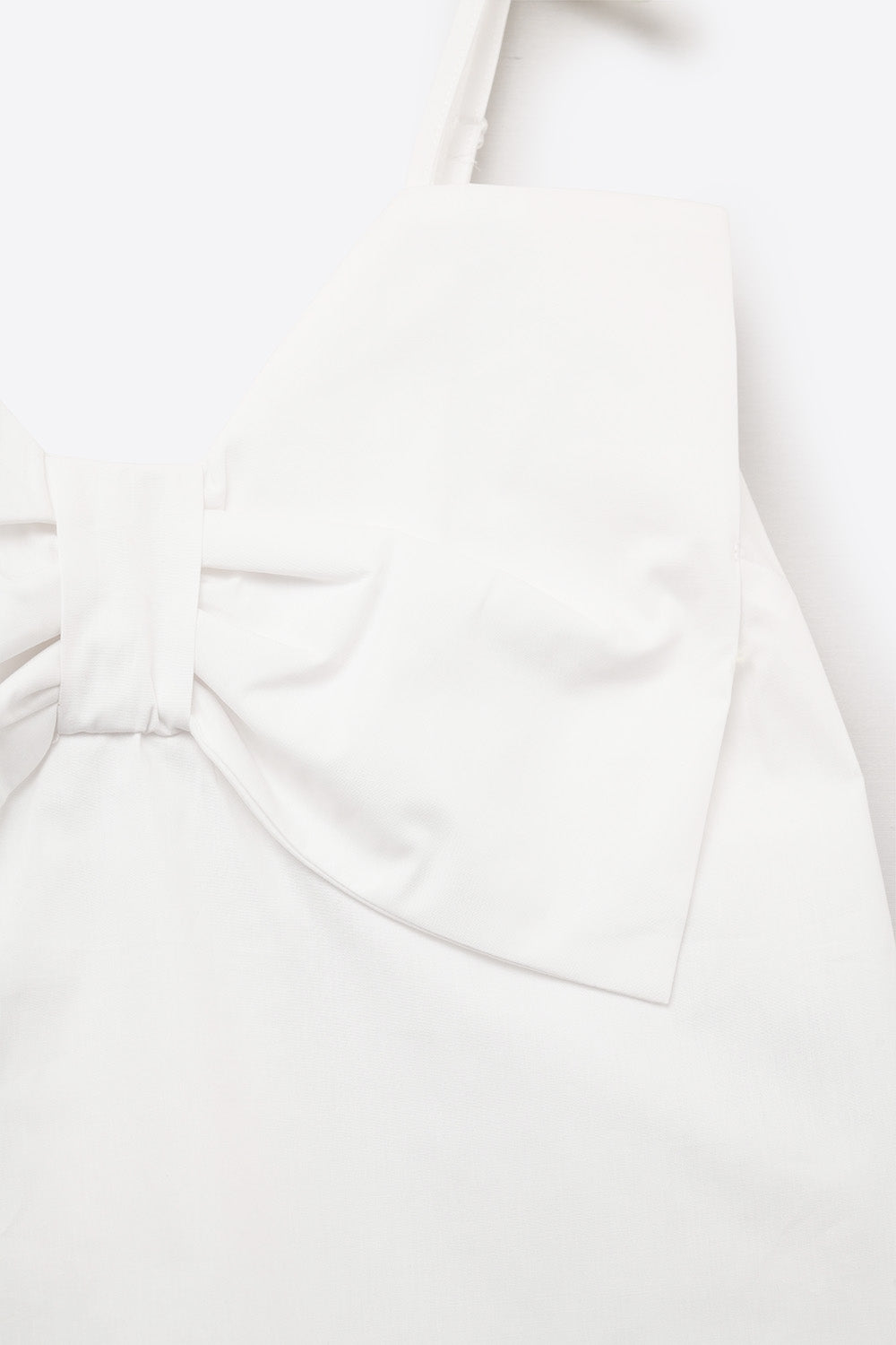 Topo de popeline branco com detalhes de laço