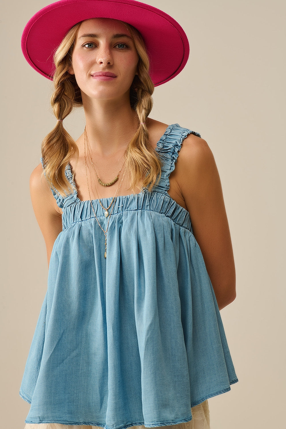 Top em tecido Tencel com alças em azul