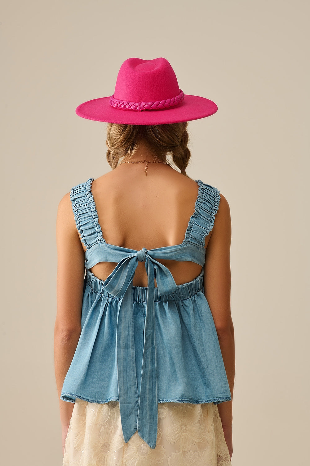 Top em tecido Tencel com alças em azul