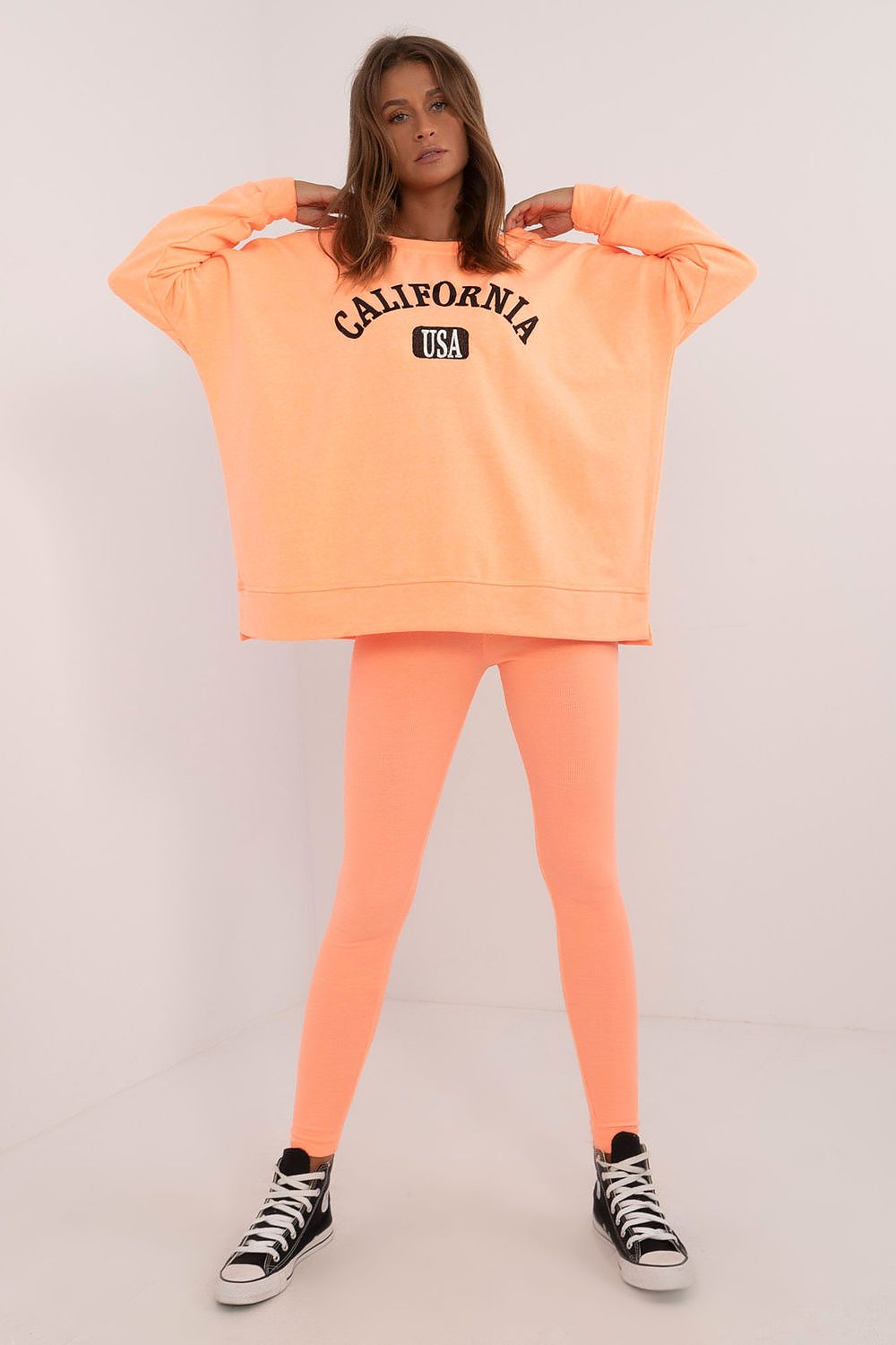 Factory Price oversized sweatshirt and leggings set in peach with California USA print and black sneakers