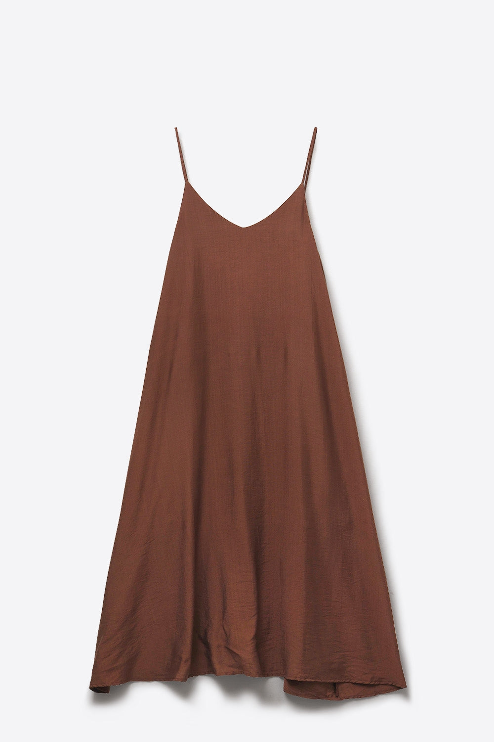 Vestido castanho com alças em esparguete e esvoaçante