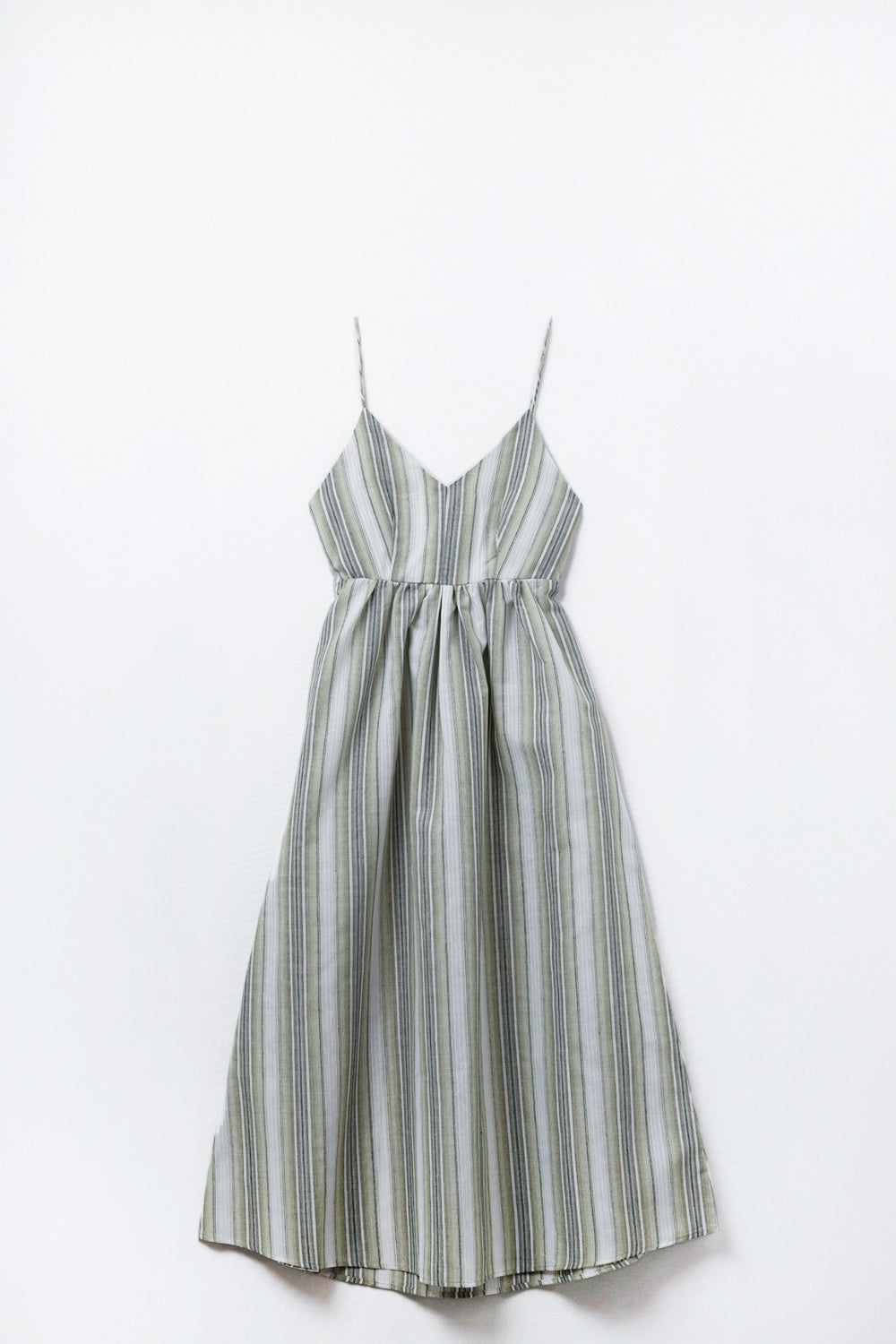 Vestido com decote em V às riscas em verde