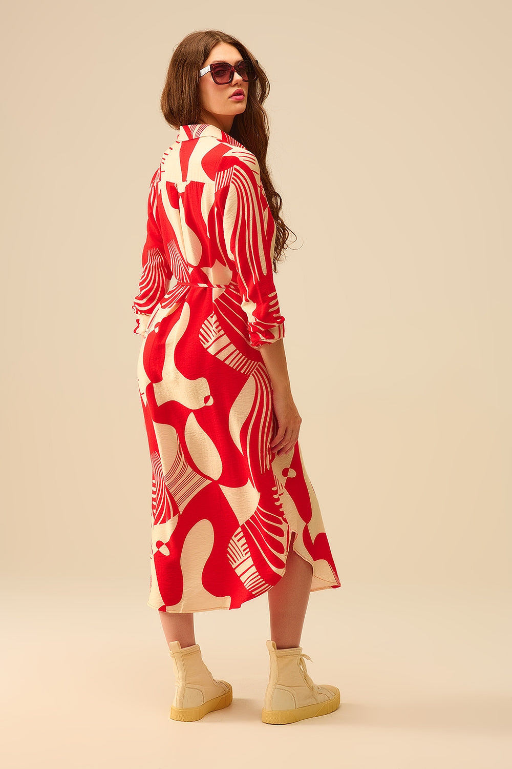 vestido de botões com estampado abstrato em vermelho