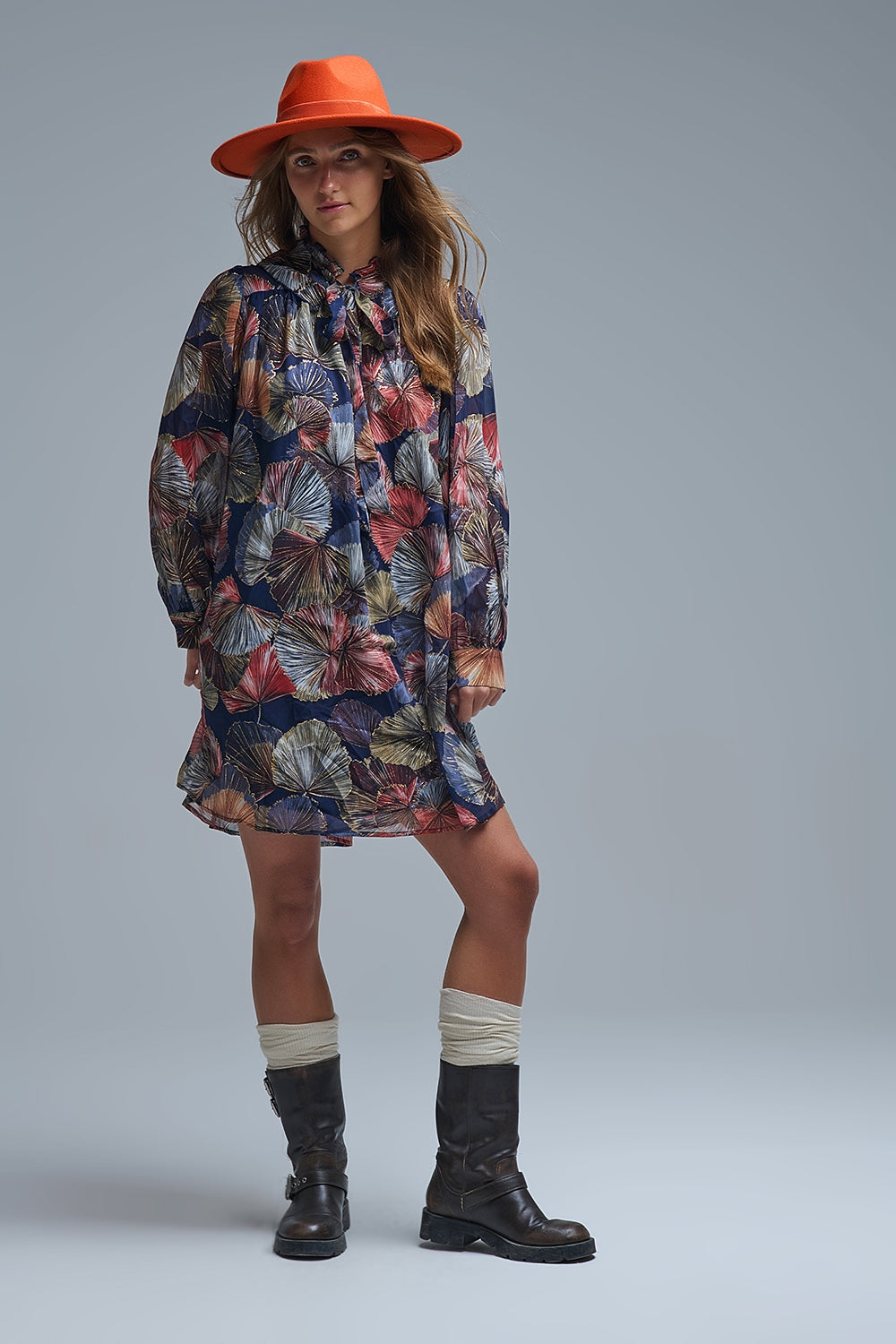 Vestido floral elegante com decote em A e laço