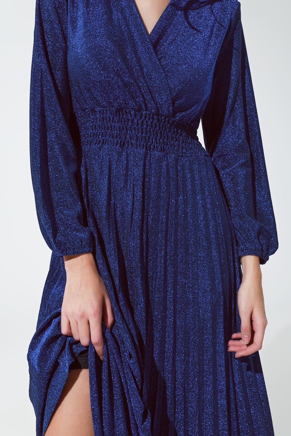 Vestido longo azul brilhante de cintura alta com decote em V