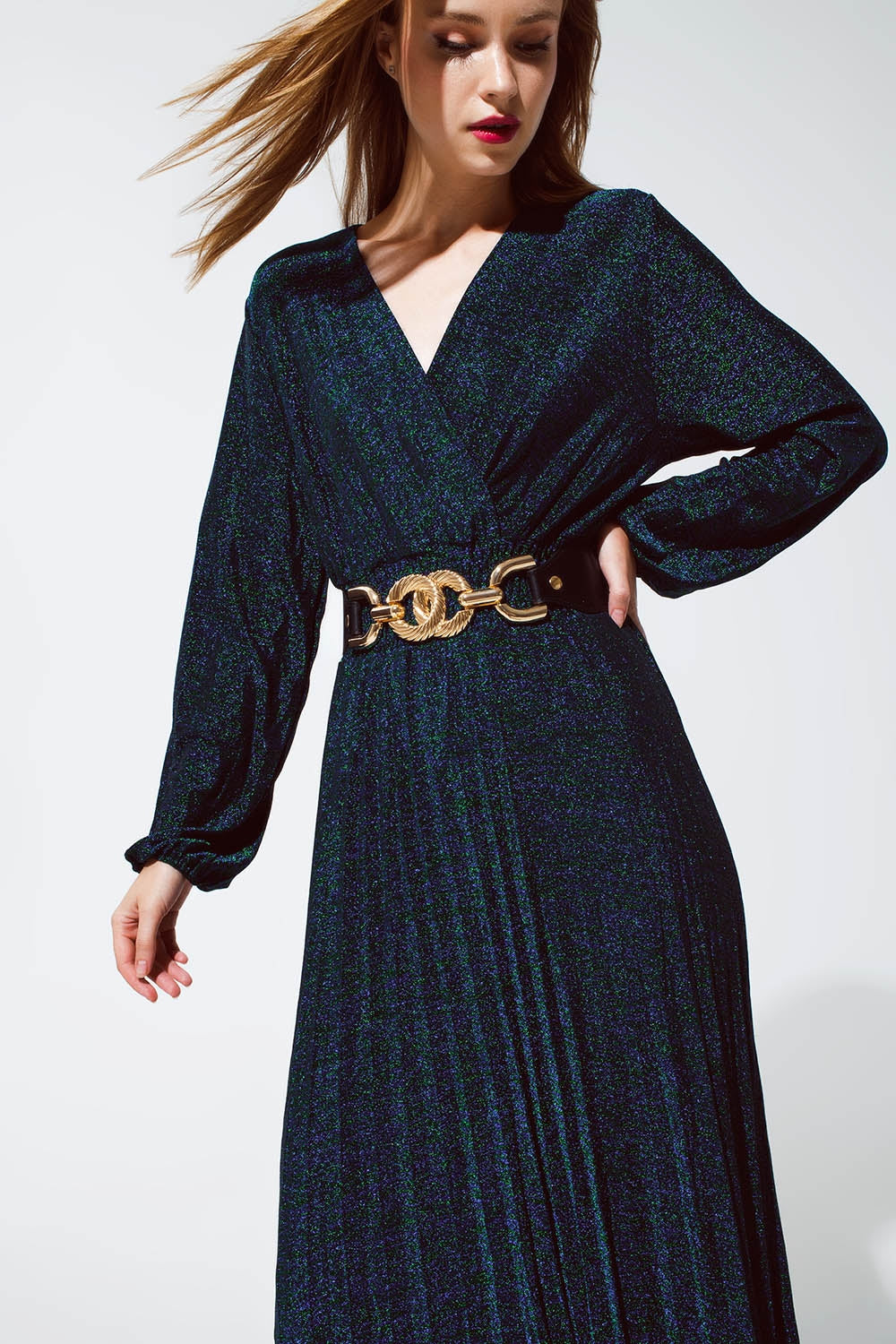 Vestido longo de manga comprida com brilho em verde