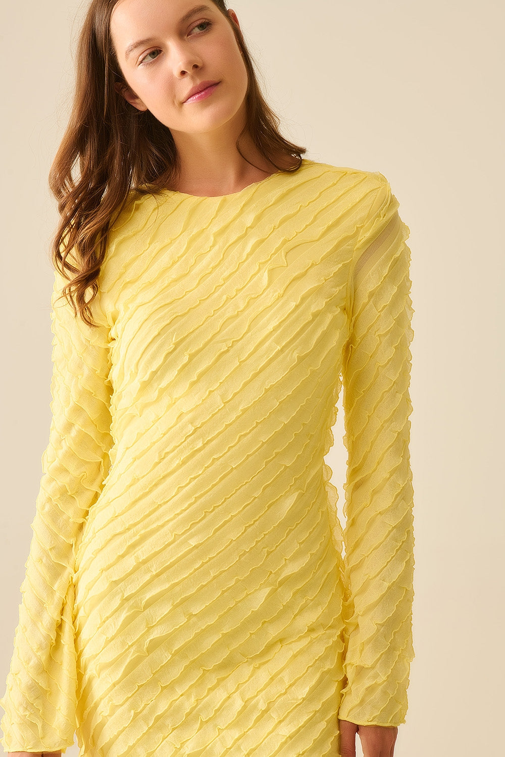Vestido maxi amarelo manteiga com design de folhos mini Bias