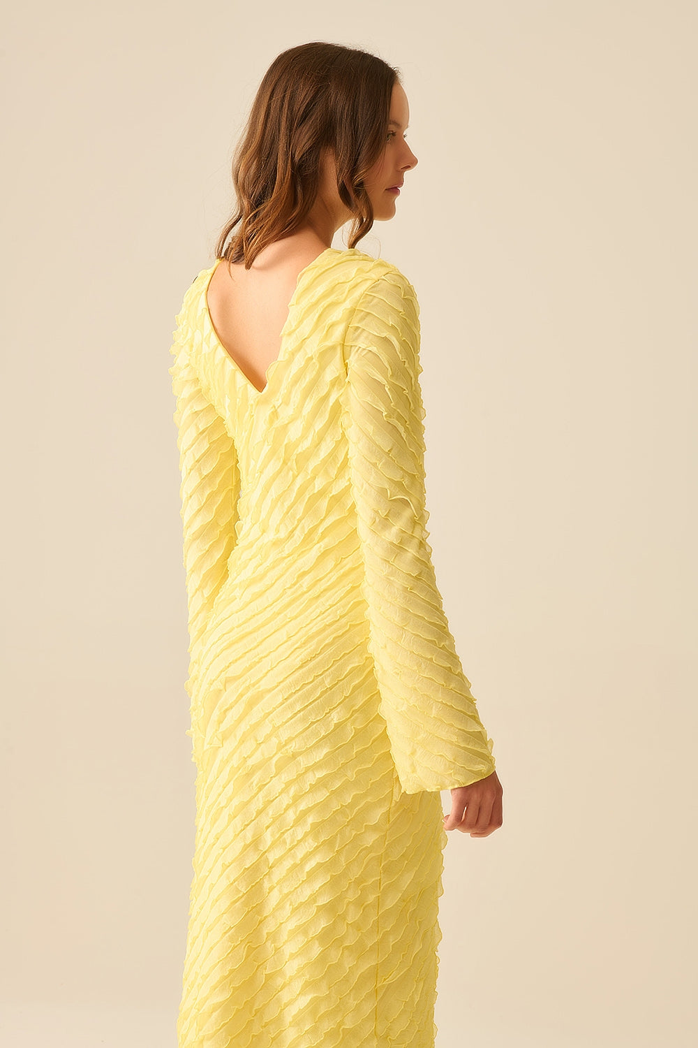 Vestido maxi amarelo manteiga com design de folhos mini Bias