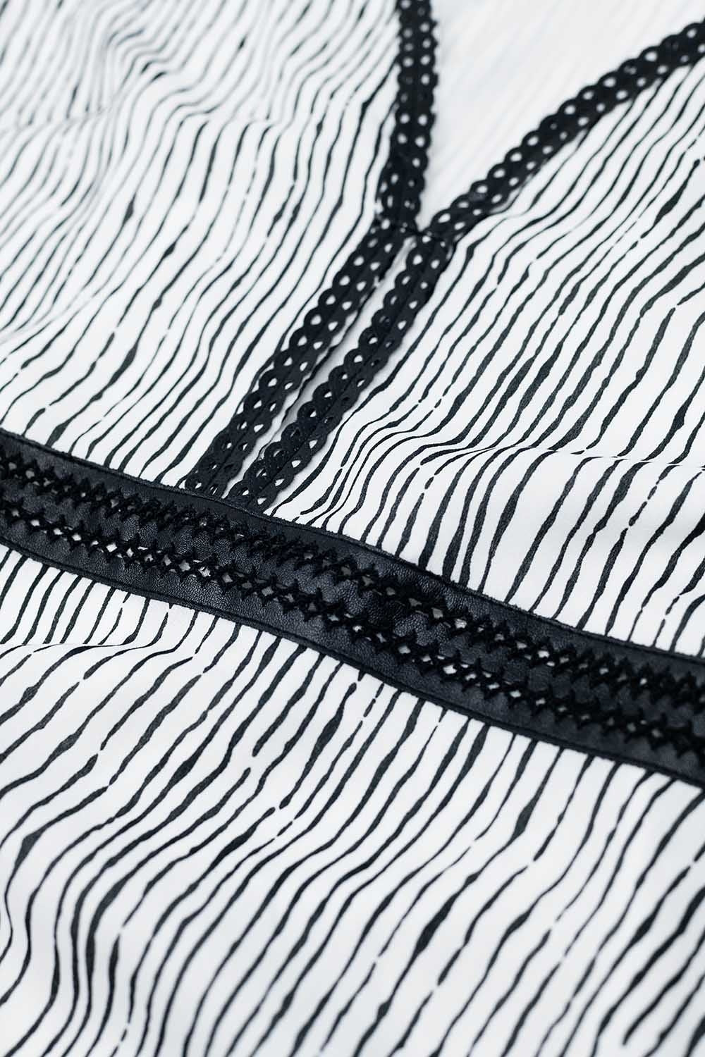 Vestido Maxi às riscas brancas com decote em V e mangas curtas