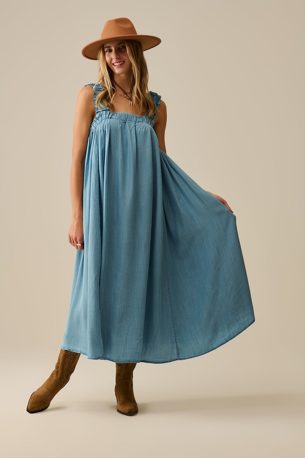 Vestido maxi azul claro com alças com folhos em tecido tencel