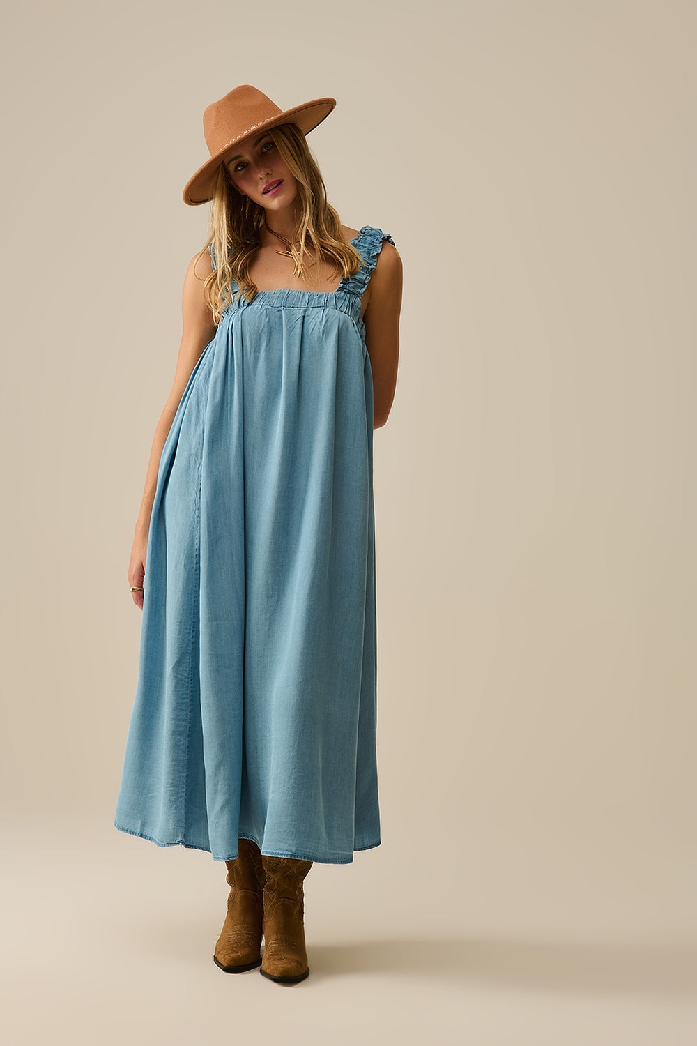 Vestido maxi azul claro com alças com folhos em tecido tencel