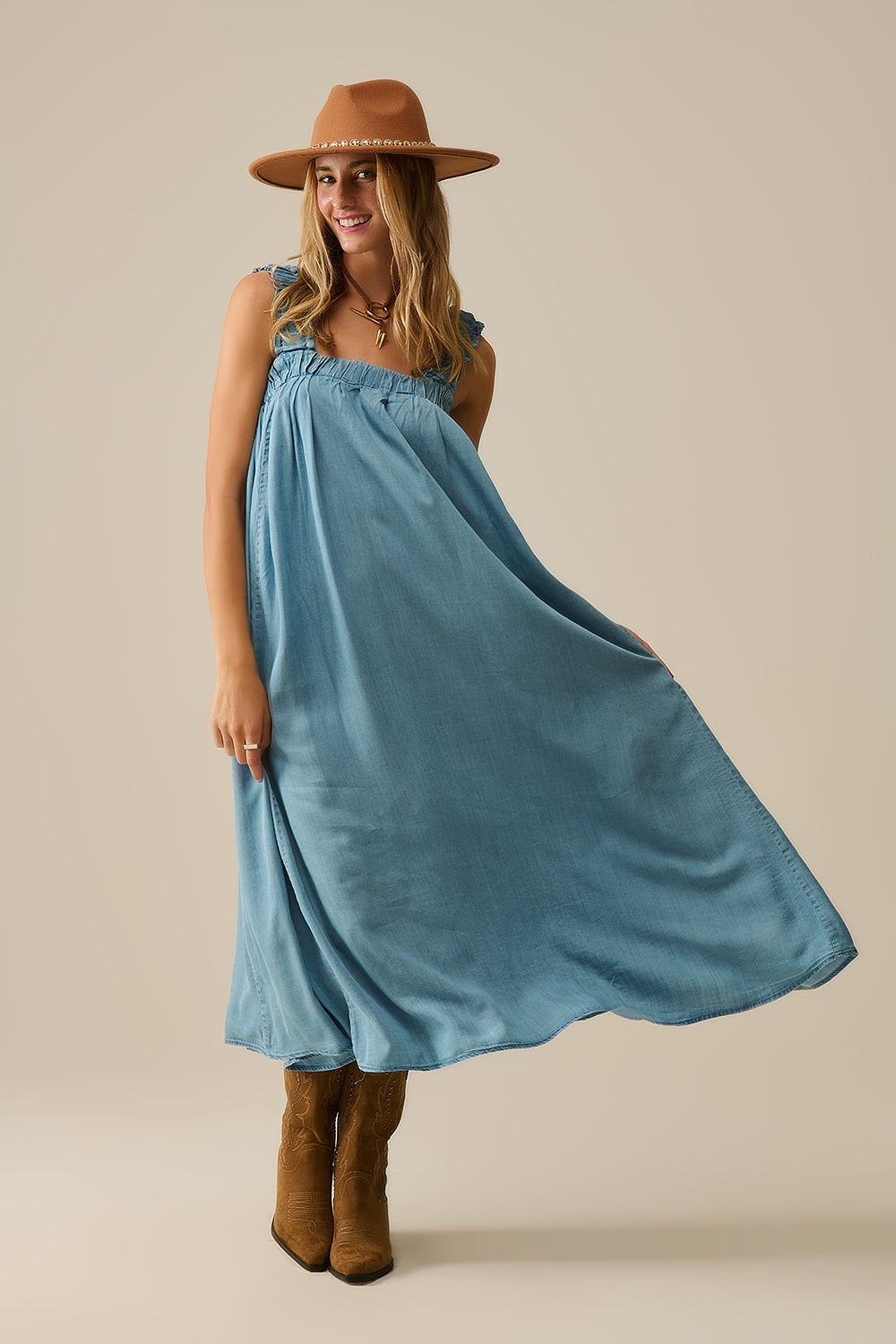 Vestido maxi azul claro com alças com folhos em tecido tencel