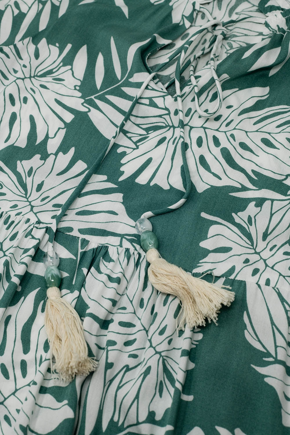 Vestido Maxi Boho com mangas em balão e estampado de folhas em verde