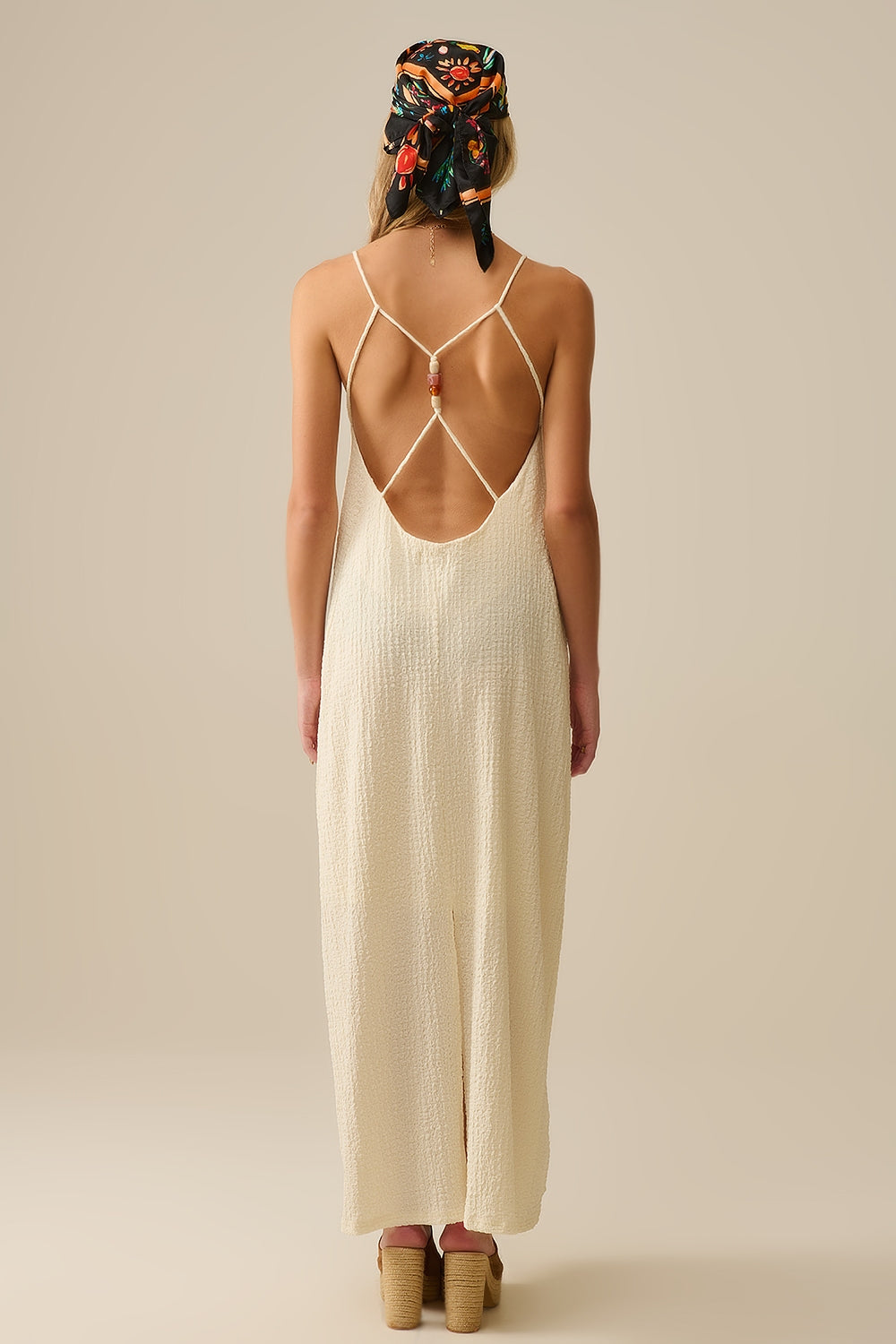 Vestido maxi com alças e costas em creme