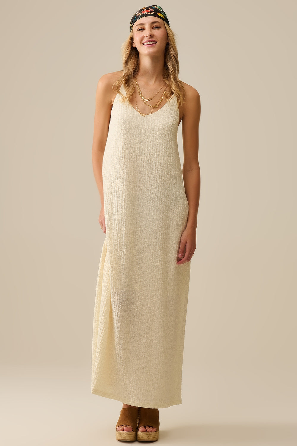 Vestido maxi com alças e costas em creme