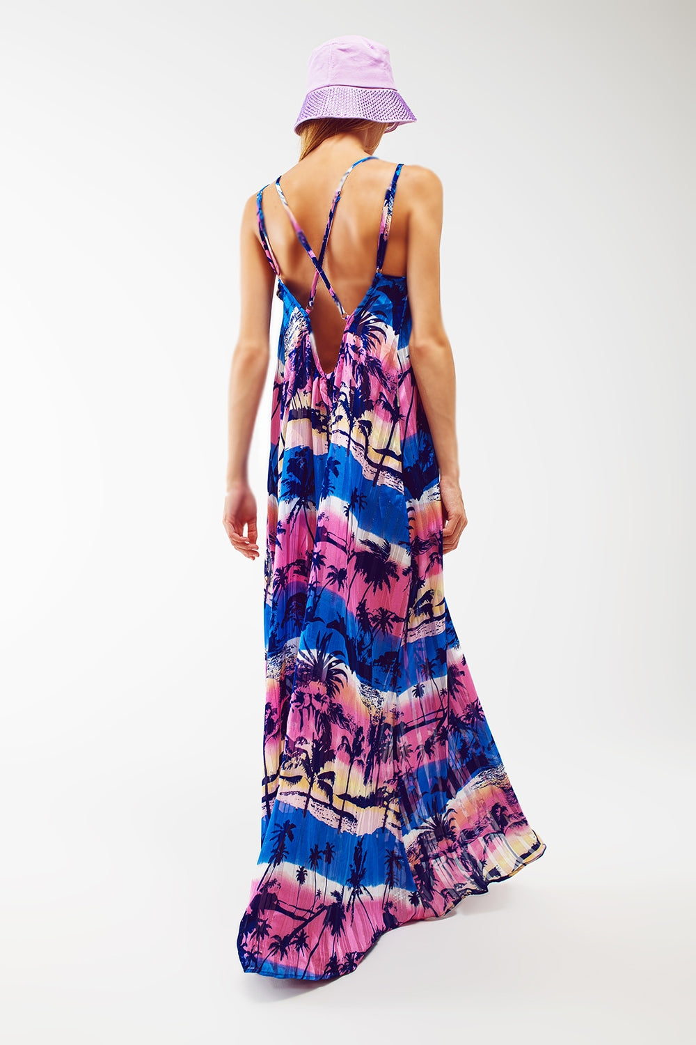 Vestido maxi com as costas abertas e relaxado com estampa tropical azul