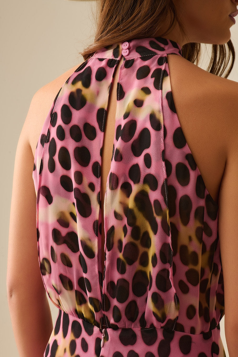 Vestido midi com decote haltere cruzado em rosa e preto com estampado animal