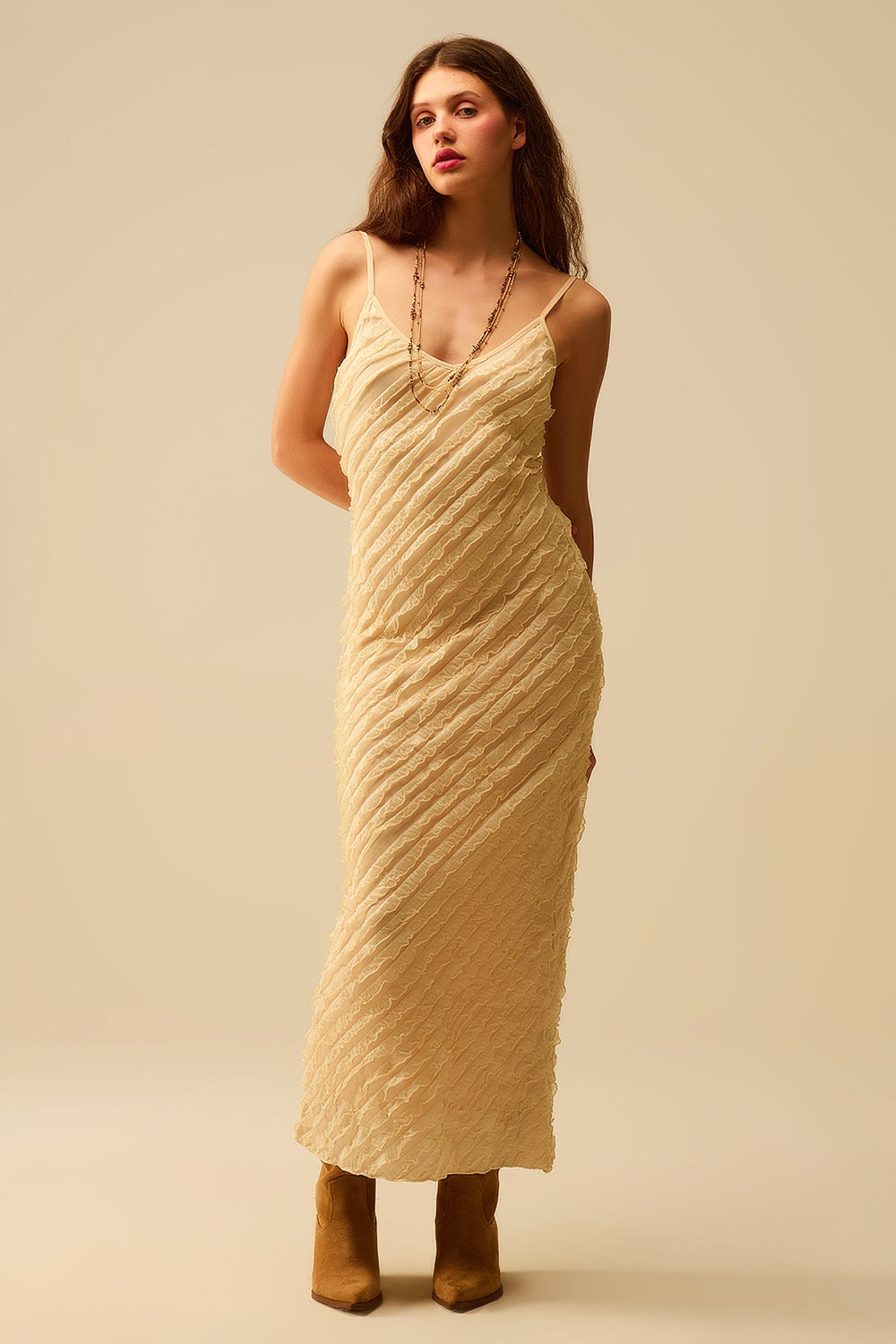 Vestido maxi cru com franjas e alças