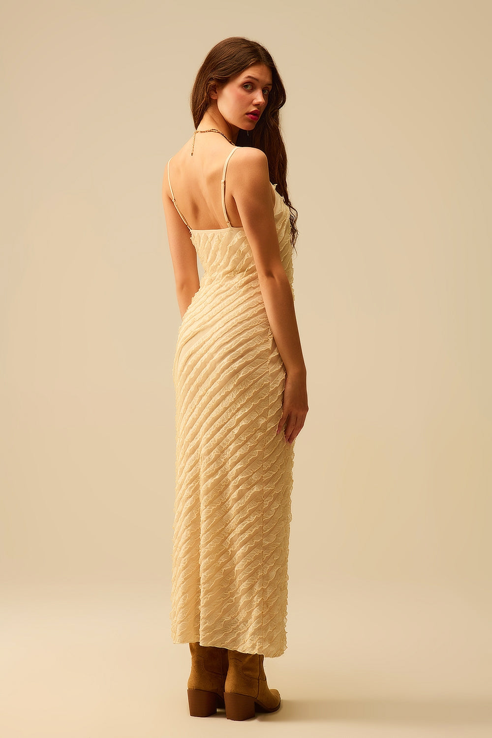 Vestido maxi cru com franjas e alças