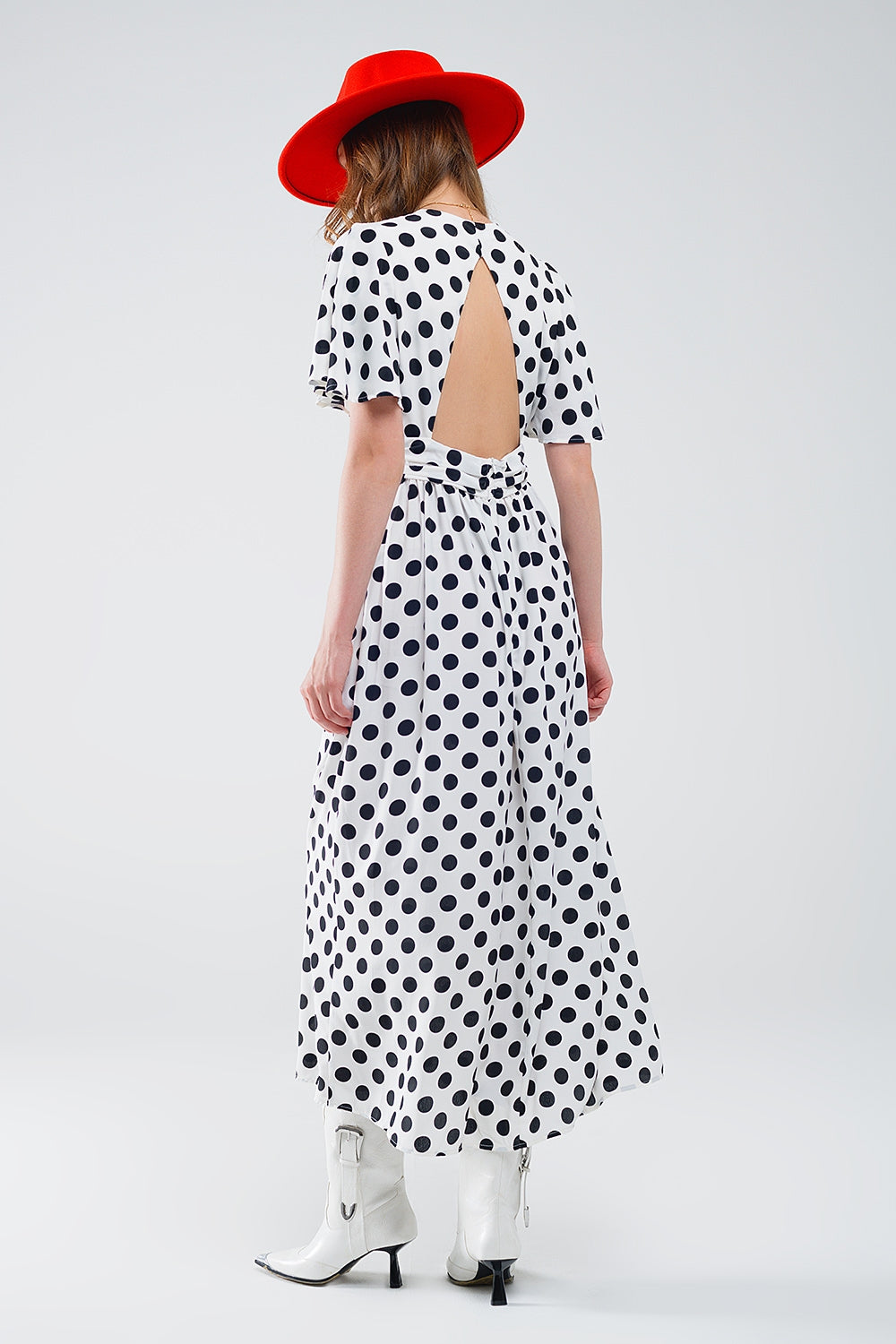 Vestido maxi de bolinhas com pormenor aberto nas costas