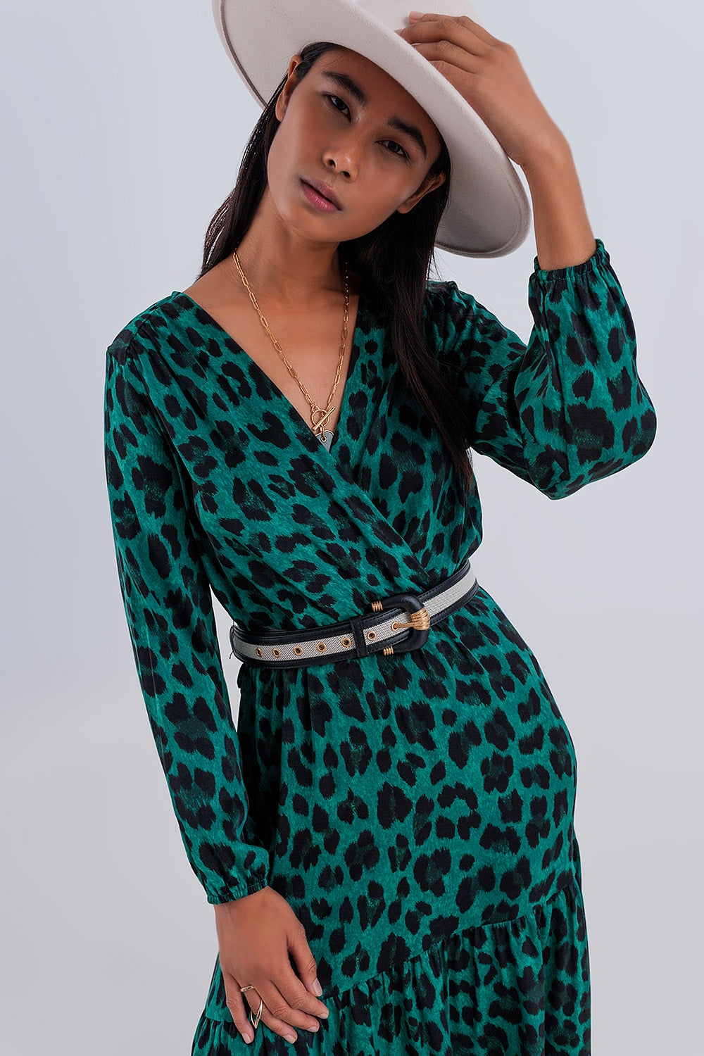 Vestido maxi de corte em camadas verde de mangas compridas