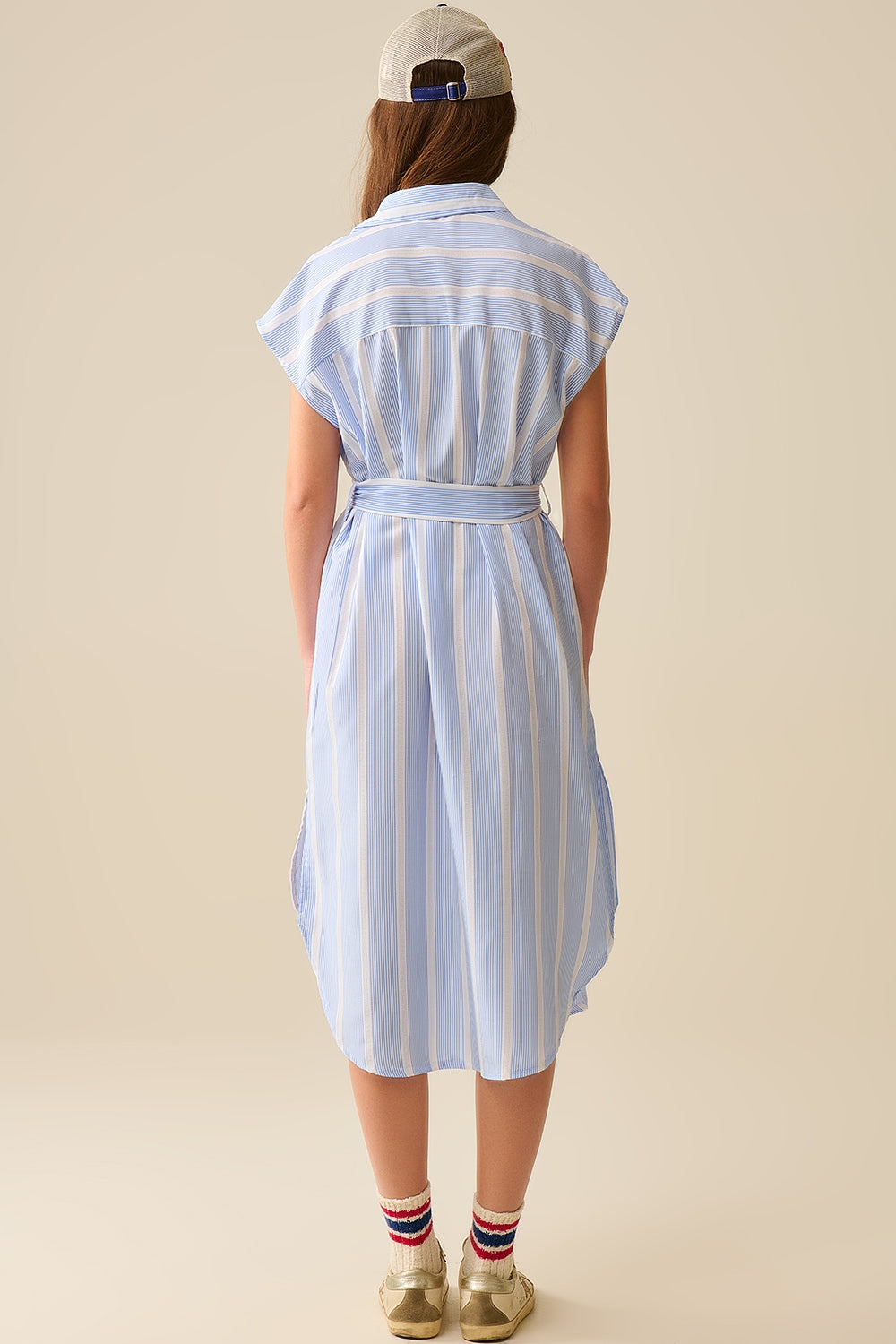 Vestido maxi sem mangas às riscas azuis e brancas