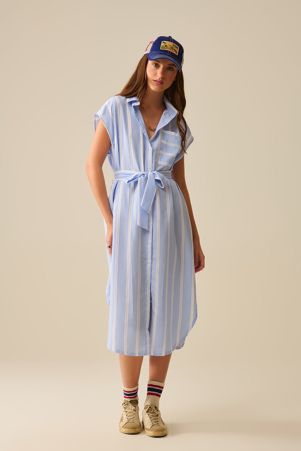 Vestido maxi sem mangas às riscas azuis e brancas