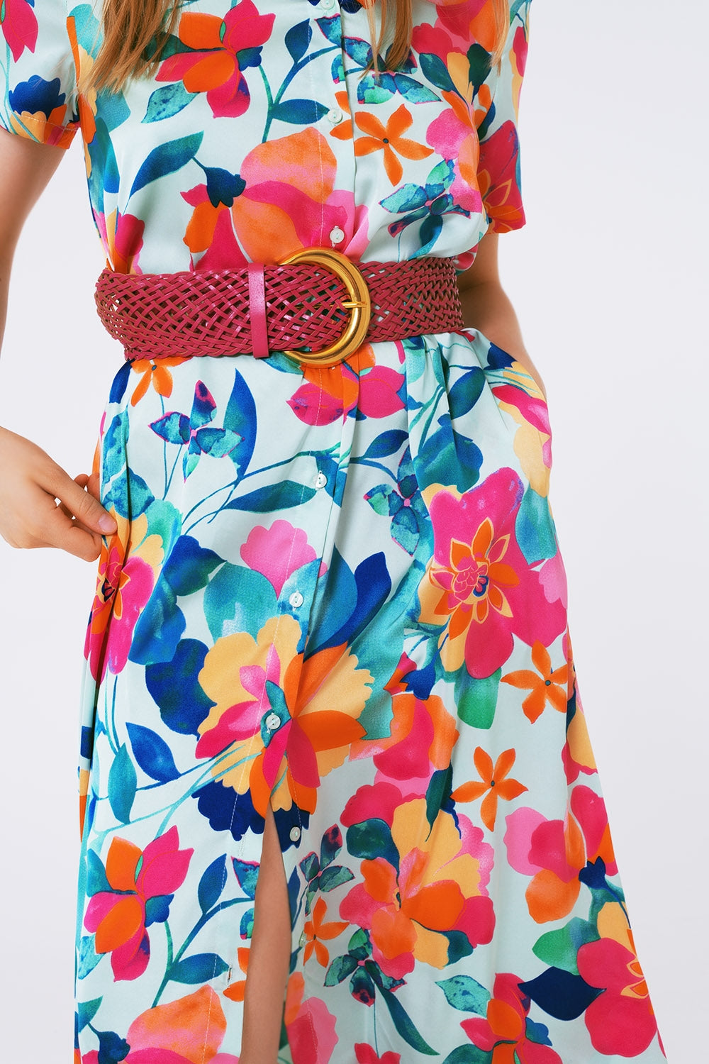 vestido midi de cetim macio com estampa de flores