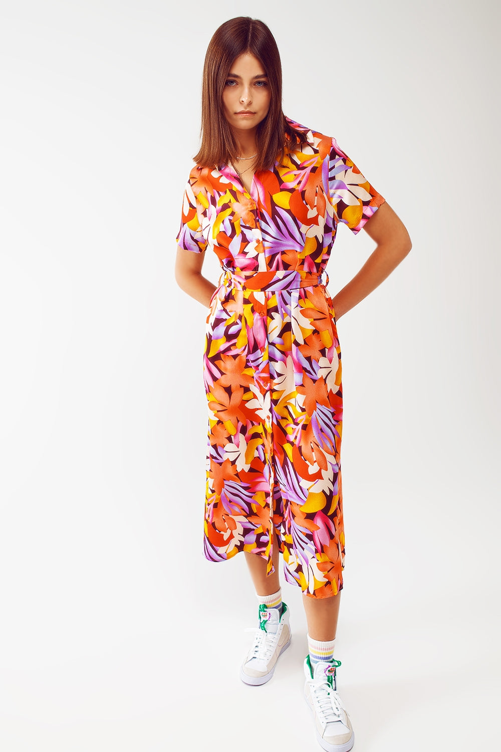 Vestido midi estampado floral em multicores