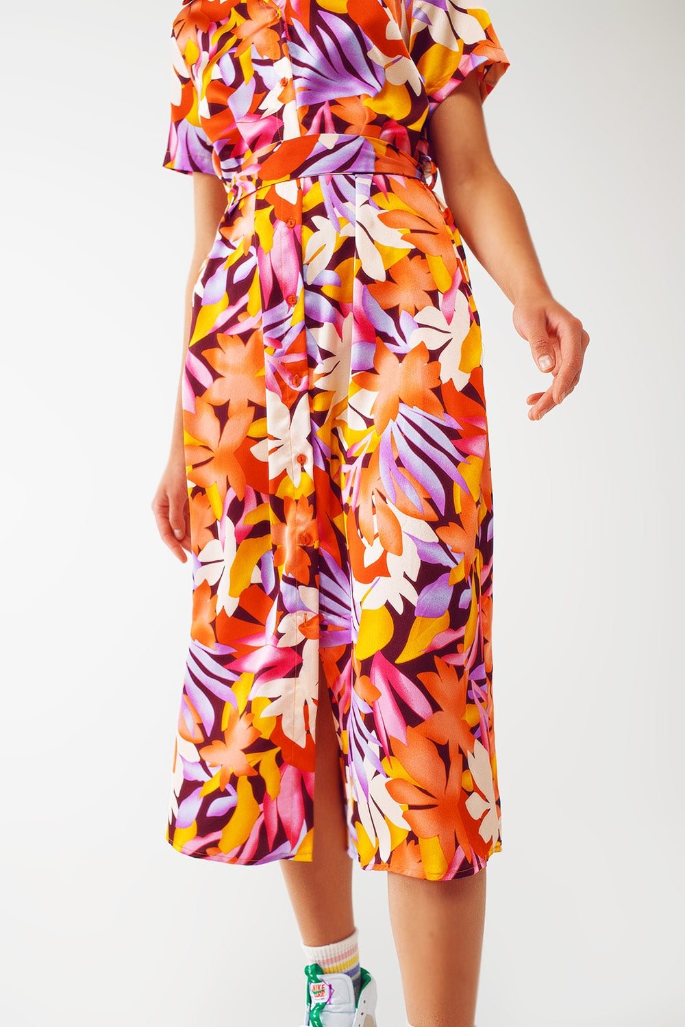 Vestido midi estampado floral em multicores