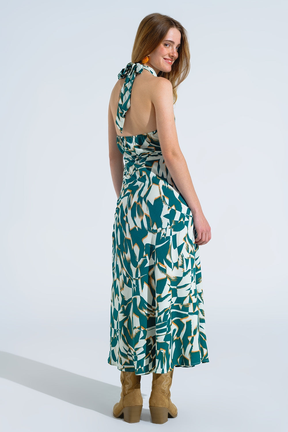 Vestido Midi Halter com cintura subida em estampado verde e branco abstrato