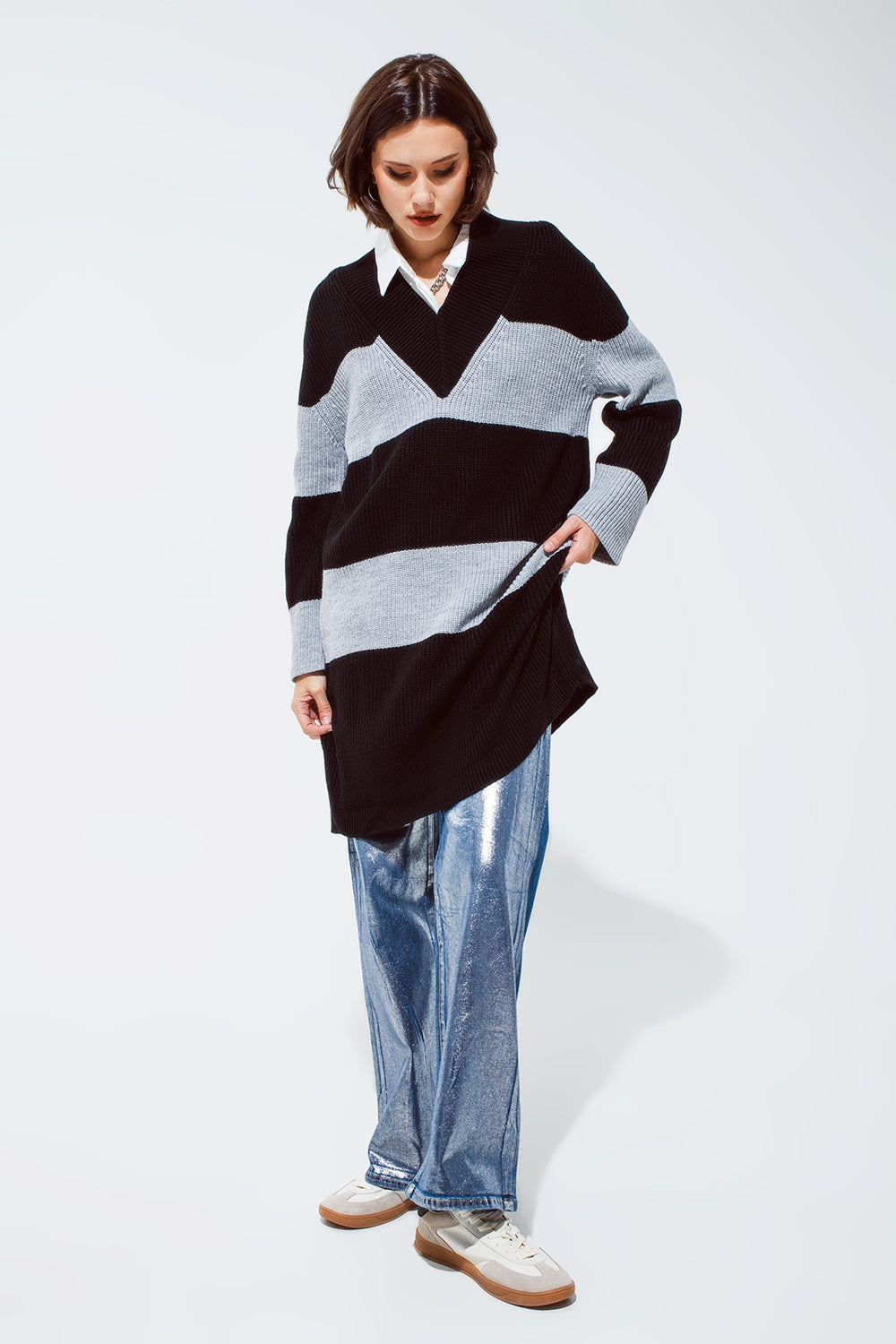 Vestido MIDI oversized com riscas e decote em V largo