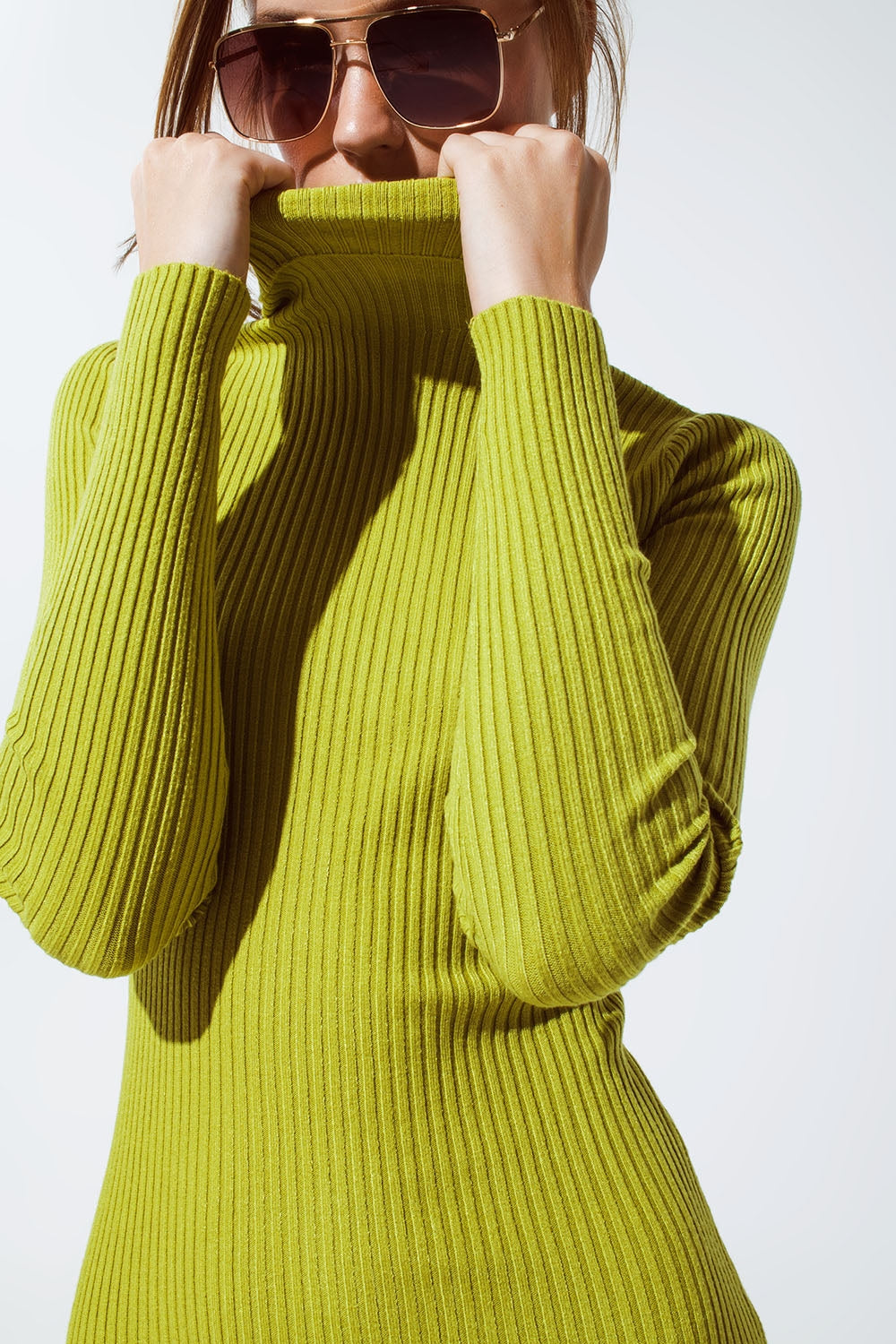 Vestido MIDI verde com gola alta