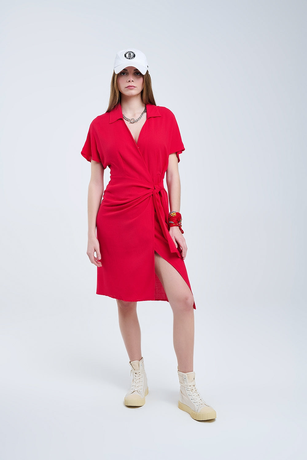 Vestido midi vermelho com laço na lateral