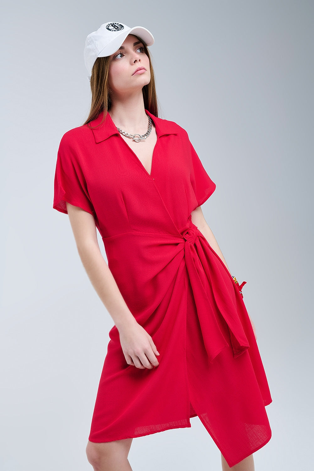 Vestido midi vermelho com laço na lateral