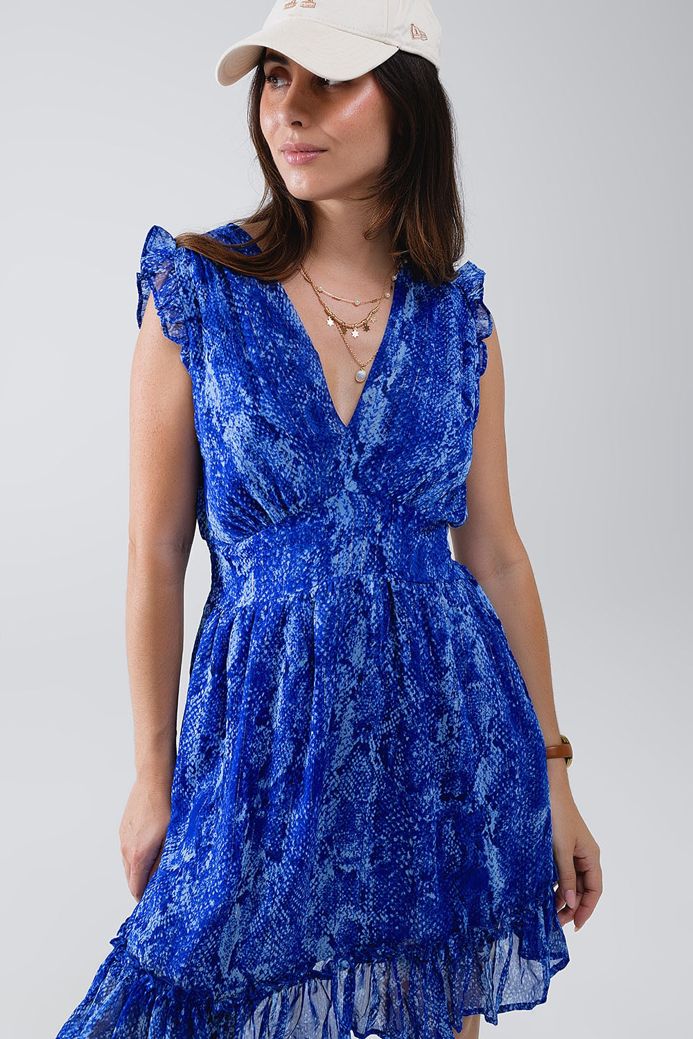 Vestido skater de cintura subida em estampado azul cobra com fio de lurex dourado