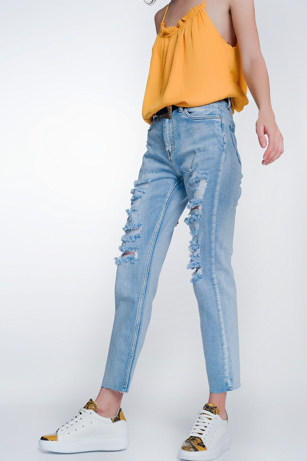 jeans cropped de perna larga com bainha crua na cor azul