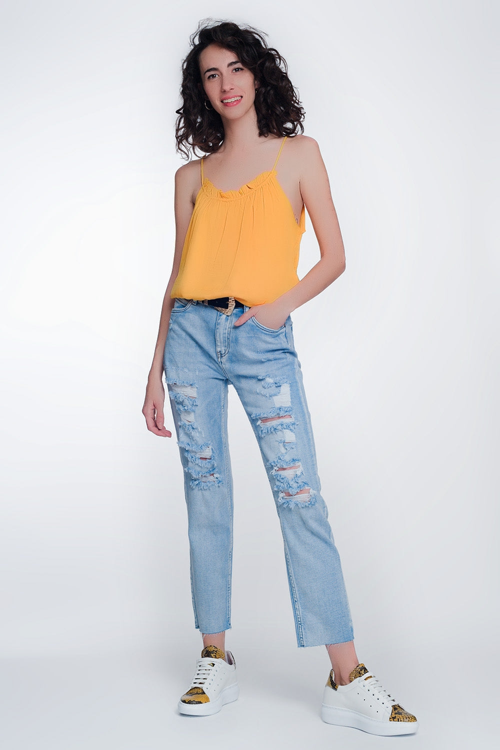 jeans cropped de perna larga com bainha crua na cor azul
