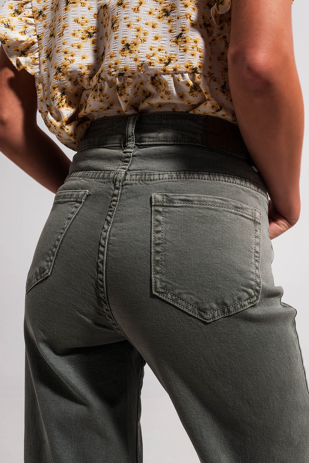 Calça jeans larga cinza